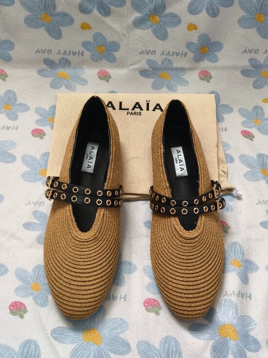 Alaia Shoes - Alaia straw double-button Mary Jane flats